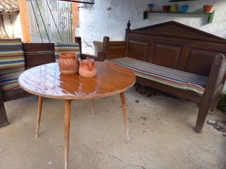 Escaño antiguo de madera