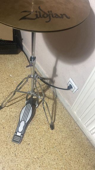 Platillos Zildjian ZBT Hi-Hat 14  Con soporte todo