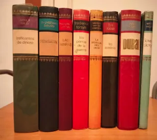 Lote de 44 libros novela variados, a 50 €