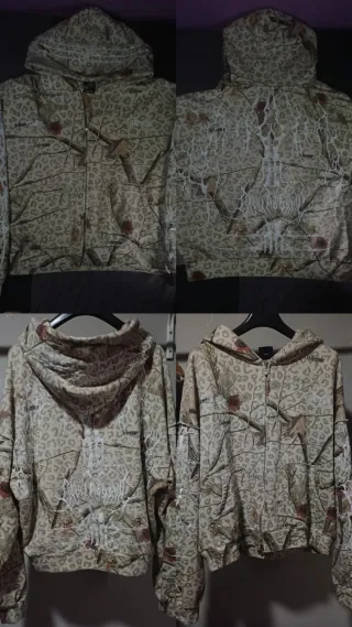 Cazadora camuflaje beige con estampado