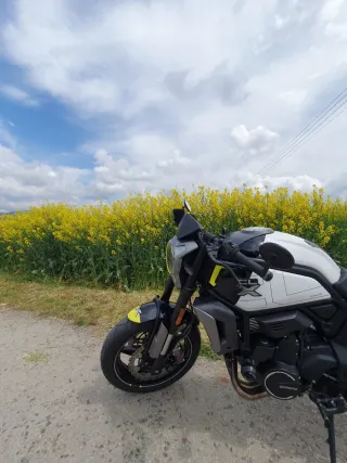 CFMOTO 700 CL-X SPORT Blanca/Amarilla