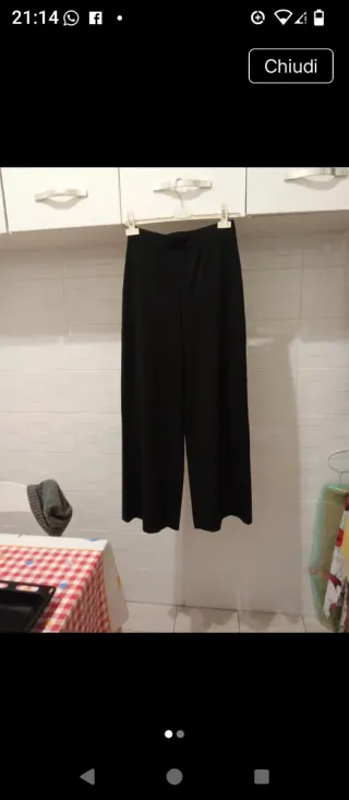 Pantaloni neri a gamba larga