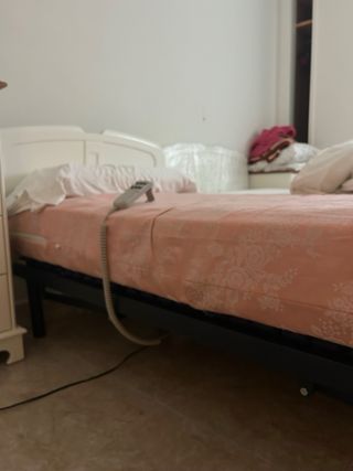 Cama articulada motorizada