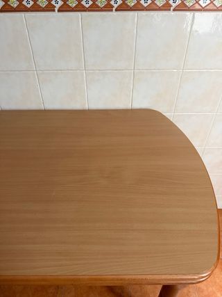 Mesa extensible comedor + 2 sillas madera