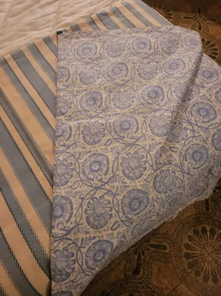 Colcha beige con volante