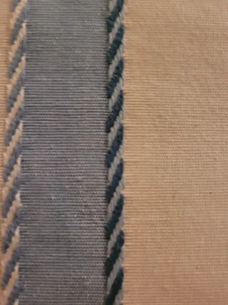 Colcha beige con volante
