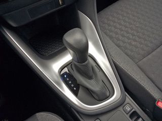 Toyota Yaris Hybrid 2WD Bussines
