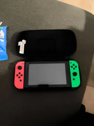 Nintendo Switch con 4 mandos y funda