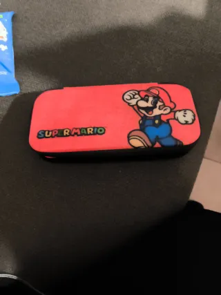 Nintendo Switch con 4 mandos y funda