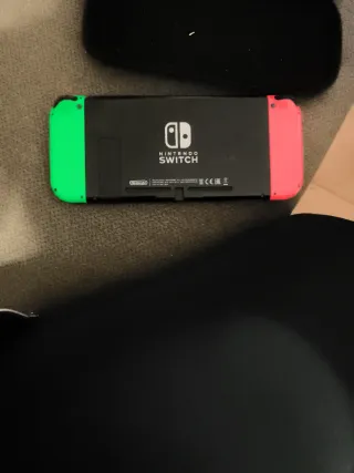 Nintendo Switch con 4 mandos y funda