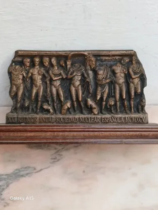 Escultura de bronce figuras humanas