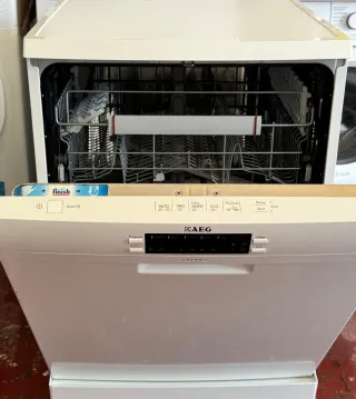 LAVAVAJILLAS AEG FAVORIT DOS BANDEJAS BLANCO