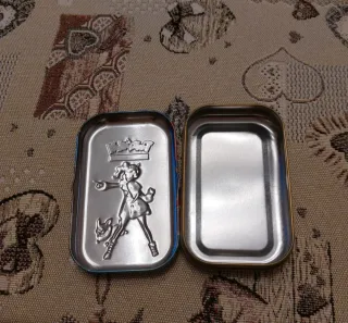 Tin carte Pokemon con cartolina e stikers