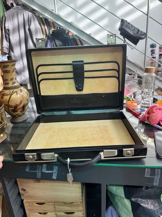 Maletín negro ejecutivo con llaves