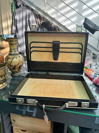 Maletín negro ejecutivo con llaves