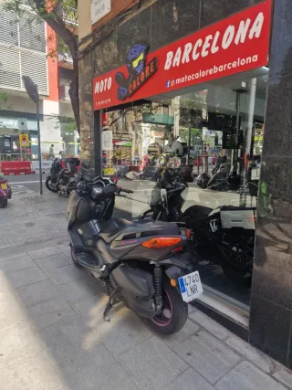 Yamaha XMAX 300 2021 Negra/Morada
