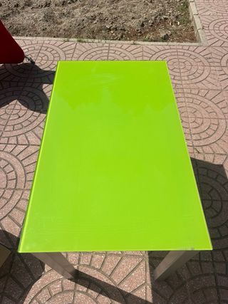 Mesa comedor cristal verde y metal gris