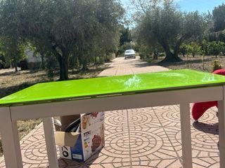 Mesa comedor cristal verde y metal gris