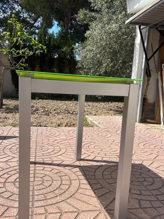 Mesa comedor cristal verde y metal gris