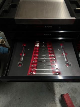 Caja de herramientas Stahl con llaves