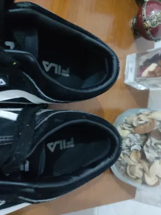 Zapatillas negras y blancas