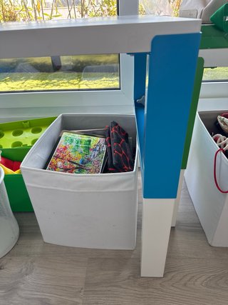 Escritorios infantiles IKEA con sillas para niños