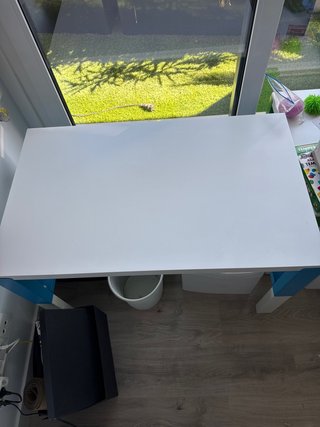 Escritorios infantiles IKEA con sillas para niños