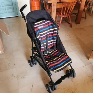 Carrito de bebé a rayas marca  peg-pérego + funda