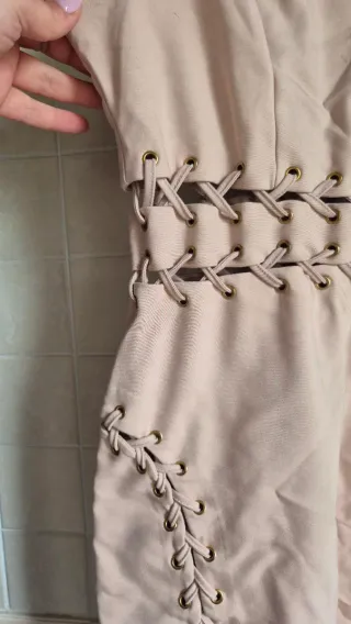 Abito rosa con lacci