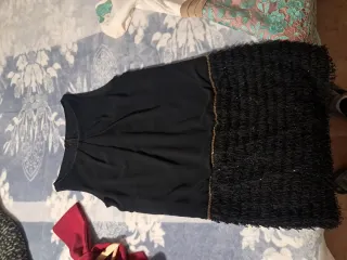Vestido negro con flecos