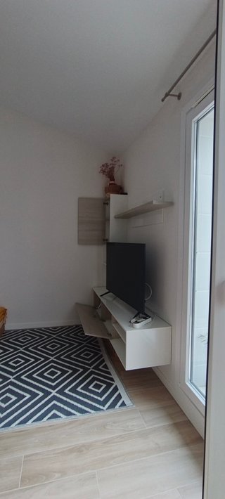 Mueble TV blanco y beige (La tele no va incluida)