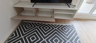 Mueble TV blanco y beige (La tele no va incluida)