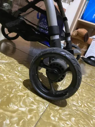Carrito de bebé negro