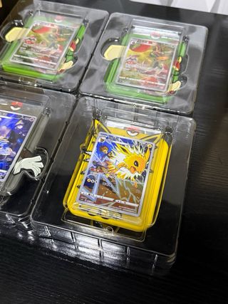 Llaveros Pokémon con carta promo incluida