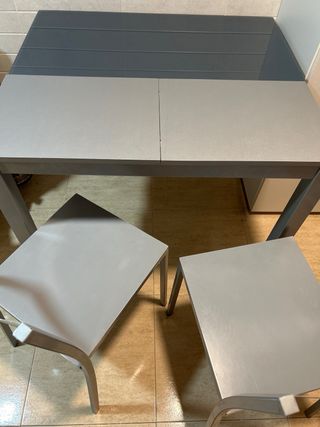Mesa extensible auxiliar y 2 sillas