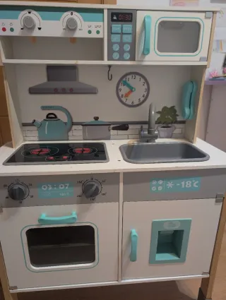 Cocinita de madera infantil