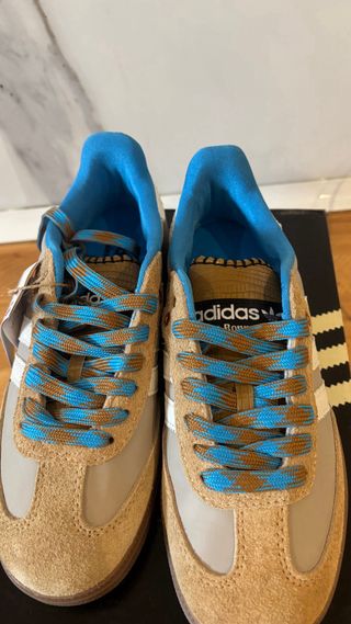 Zapatillas Adidas Beige y Azul