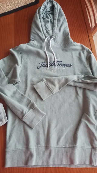 Sudadera y Bermuda Jack & Jones