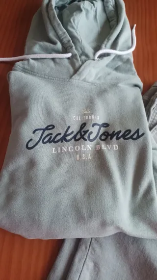 Sudadera y Bermuda Jack & Jones