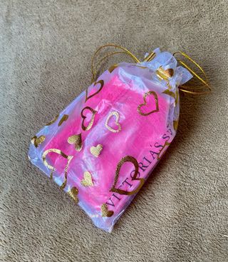 Tanga Victoria's Secret Rosa Fucsia encaje cadenas