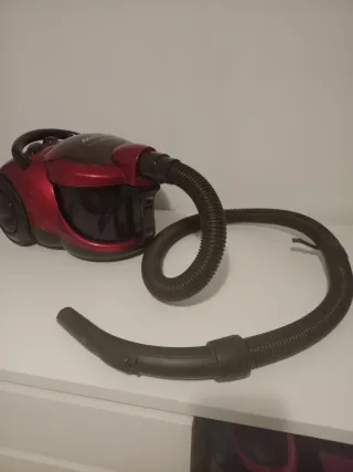Aspiradora con cable roja 1800W