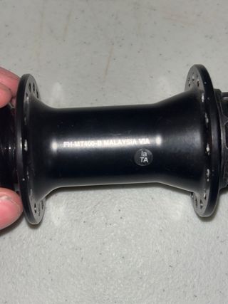 Buje Rueda Shimano FH-MT400-B