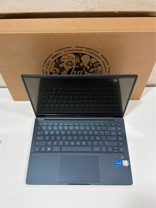 HP 2.8K OLED , i7 , 1TB , DDR5 16GB Lector Huellas