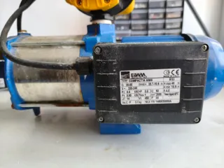 Bomba de agua con grupo de presión