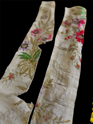 Espolín antiguo marfil bordado flores