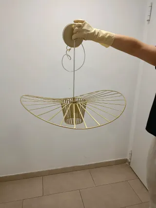 Lámpara de techo dorada de metal
