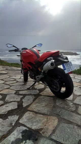 Ducati Monster 696 Roja