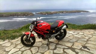 Ducati Monster 696 Roja