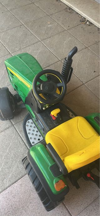Trattore John Deere per bambini con rimorchio