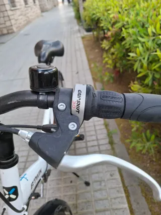Bicicleta 28 B'TWIN 18 velocidades